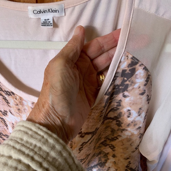 REDUCED! Calvin Klein REPTILE PRINT TOP - Picture 3 of 6